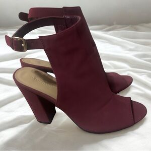 Bamboo Maroon Block Heel Sandals – Open Toe Ankle Strap – Size US 10/ EUR 40
